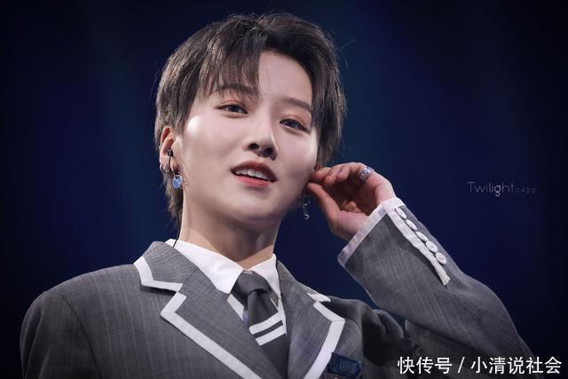 同是|同是桃系C位出道,李汶翰黑料多0公关,刘雨昕实力强没人捧