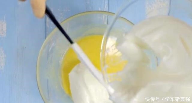 一滴水|这蛋糕用鸡蛋就能做,不加一滴水,无油低脂,香甜蓬松零失败