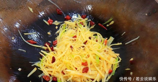  土豆丝|炒土豆丝，放醋时机是关键，10人有9人放错，难怪粘锅还不脆