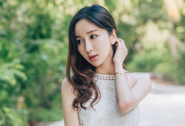 娄艺潇|娄艺潇到《跑男》帮热巴带话,说出这3字后,全场瞬间沉默