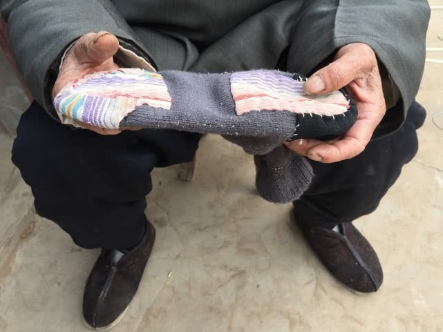 老人|今年92岁,全村最长寿老人,一双袜子穿20年,爱说爱笑从不记仇