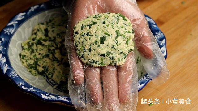  家常|豆腐最简单的家常早餐的做法，不揉面不和面，出锅比吃肉还香