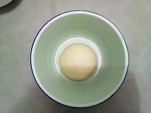面包|以后面粉就这样做,加1个鸡蛋,不用烤不用蒸,比蛋糕都好吃