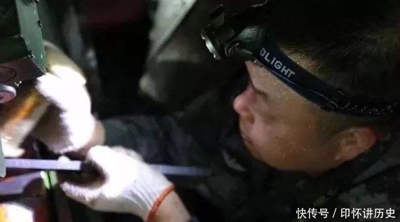 地震|汶川地震时,那位对总理大喊“让路”的战士,现在过得怎么样了?