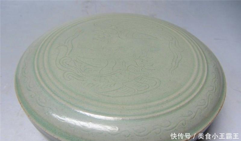 瓷器|男子花1800元买的瓷器，专家鉴定200万，真是捡大漏了！