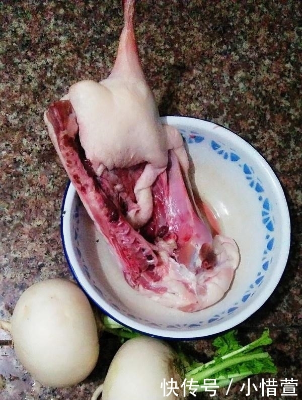 鸭子|夏天吃肉就吃“它”,比牛肉便宜,比猪肉好吃,焖一焖香到舔盘子