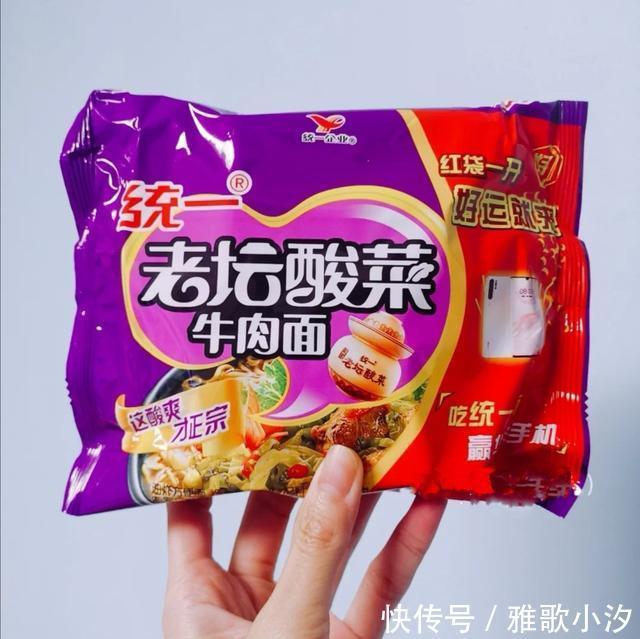 飘香|大学宿舍里公认“最好吃”的5种泡面,最后一种,飘香十里!