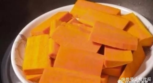 爸爸|婆婆买了半袋南瓜,爸爸发明一种吃法,孩子爱吃还长高了!