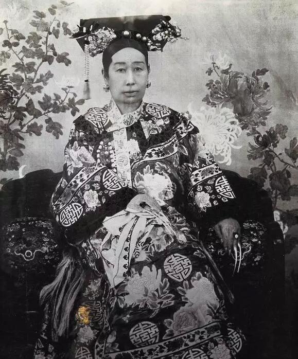 溥仪|皇帝嫔妃众多，为何晚清同治、光绪、溥仪三位皇帝都没子嗣