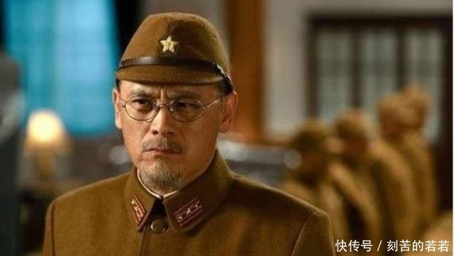  用来|日军鼻子下留一撮毛，不是用来擦鼻涕的，原来有很大1个妙用