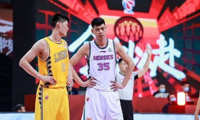  东险|孙铭徽怒吼陈培东险酿大冲突！有谁注意到，胡金秋一把拽住了他