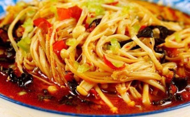 辣椒|家味美食泡椒金针菇,椒盐南瓜片,培根炒圆白菜,双椒炒墨鱼仔