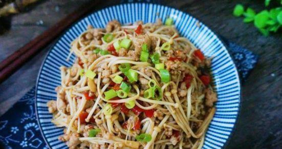 开心|家常菜美味的饭菜,美味的营养,满足食欲,一家人玩得很开心