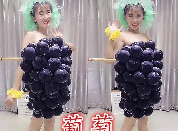 错位拍照|最近刮起“水果错位”拍照风,西瓜、菠萝挺美,看到葡萄想试试