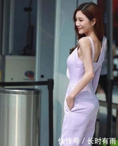  散发|气质的街拍：美女肤白貌美，散发迷人气质