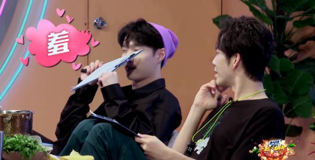 代表|爱情在生命中最重要?张艺兴笑容腼腆,王一博一脸懵