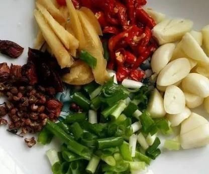 教你私房菜|炒菜时,葱姜蒜不要乱放,都有“讲究的”,网友看完“涨知识”