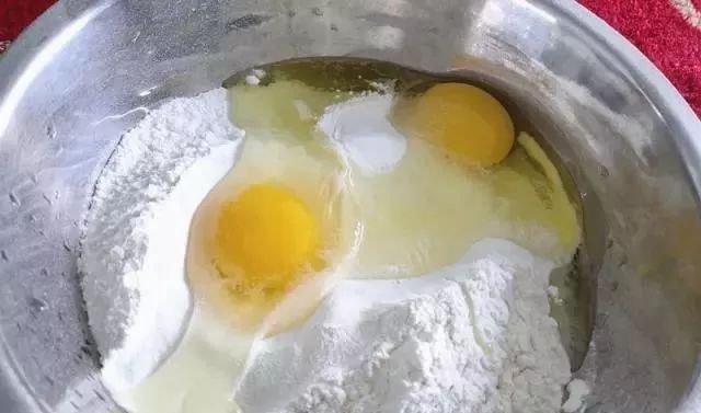 蒸锅|家里有面粉和鸡蛋，就能做面包，不用烤箱，有电饭锅或都蒸锅就行