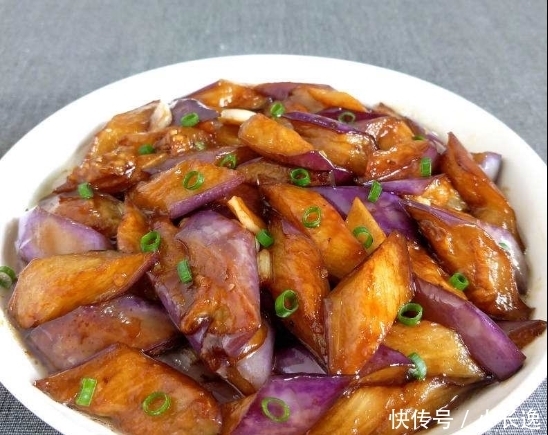 茄子的时|炒茄子先放油是不对的!饭店大厨:茄子不油腻不发黑,有诀窍