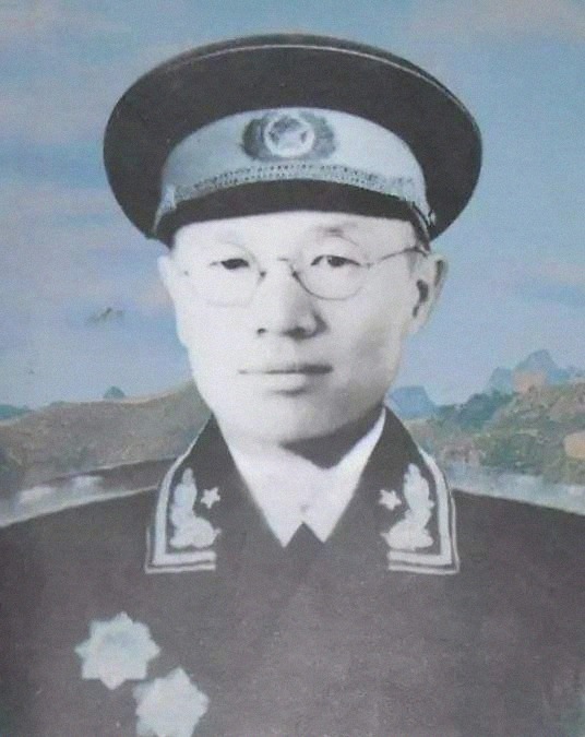 挺进纵队|在东北战场,他先后当过五个纵队的司令员,后来什么军衔