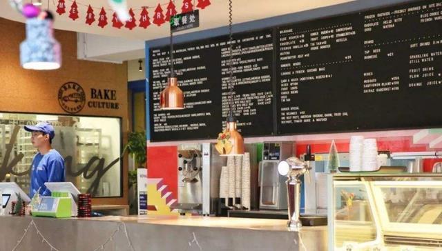 汉堡|吴尊汉堡店一夜走红,随手去买2个“牛肉堡”,结账时以为听错了