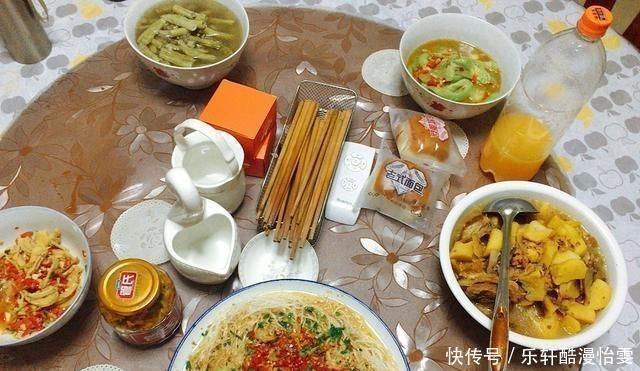 妹夫|国庆假期回娘家第1天的午餐,10人4菜1汤,好吃营养不浪费