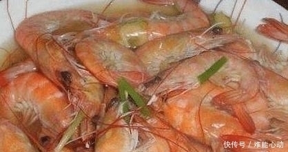 放一些|水煮虾时,有人放盐有人放醋,都不对,应该加点它,虾肉鲜嫩无腥味