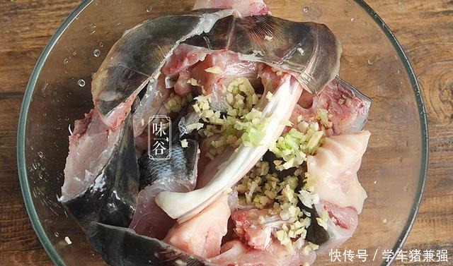 蒸鱼头|这菜简单一蒸就好,春天我常做给孩子吃,鲜到流口水,营养又美味