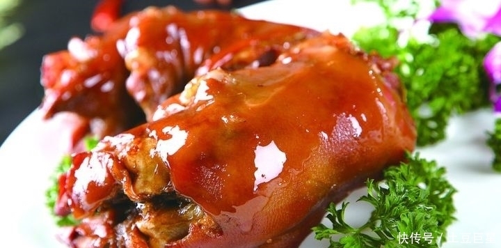 口感|有人炖猪蹄炖不烂,原来问题不是在时间上,而是少放了它