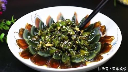 下饭|这才是辣椒拌皮蛋的正确做法,香辣下饭,上桌就抢光,吃了还想吃