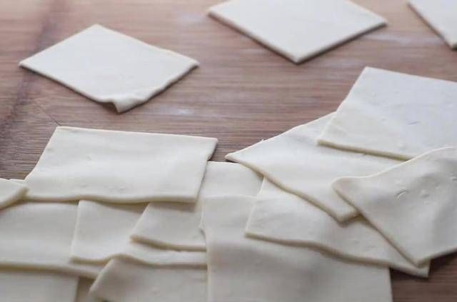 皮包|糯米这样做太好吃了,用饺子皮包起来,酥脆又软糯,总也吃不够