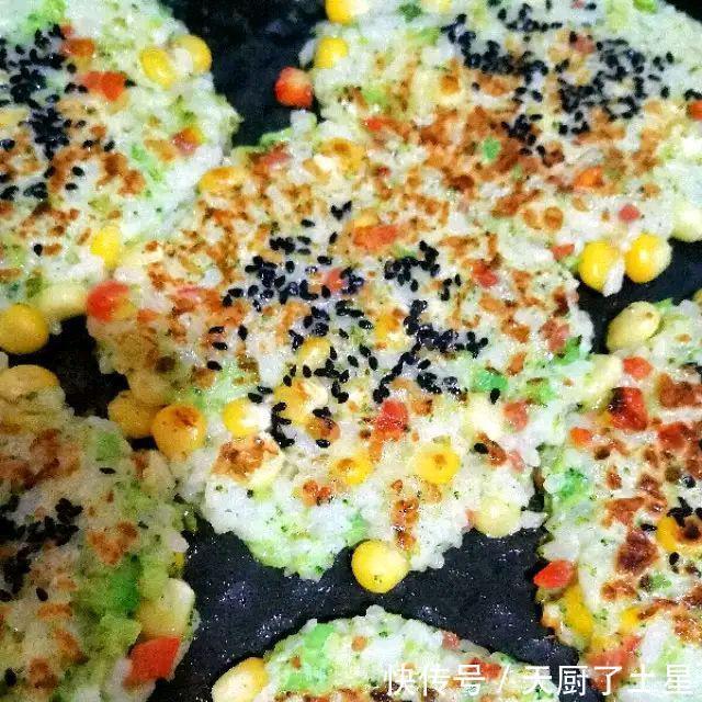 米饭|剩米饭别再炒着吃了,这样做简单营养又美味,我家一周吃3次