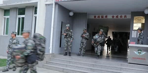 策划|军团策划丨燃!节日不忘战备,中国军人枕戈待旦……