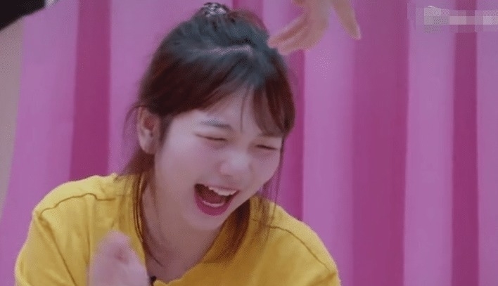 学员|张艺凡秒变老师给陈卓璇正骨,镜头转到其他学员,都快笑出画面了