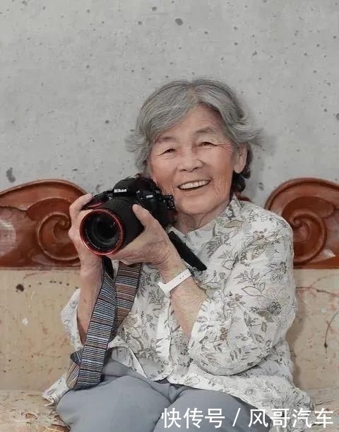 网红|这位奶奶大器晚成,72岁学摄影,89岁办影展,想退休可实力不允许