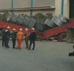 搞笑|搞笑GIF：聚会都让手机搞成什么样了，好心疼大姐