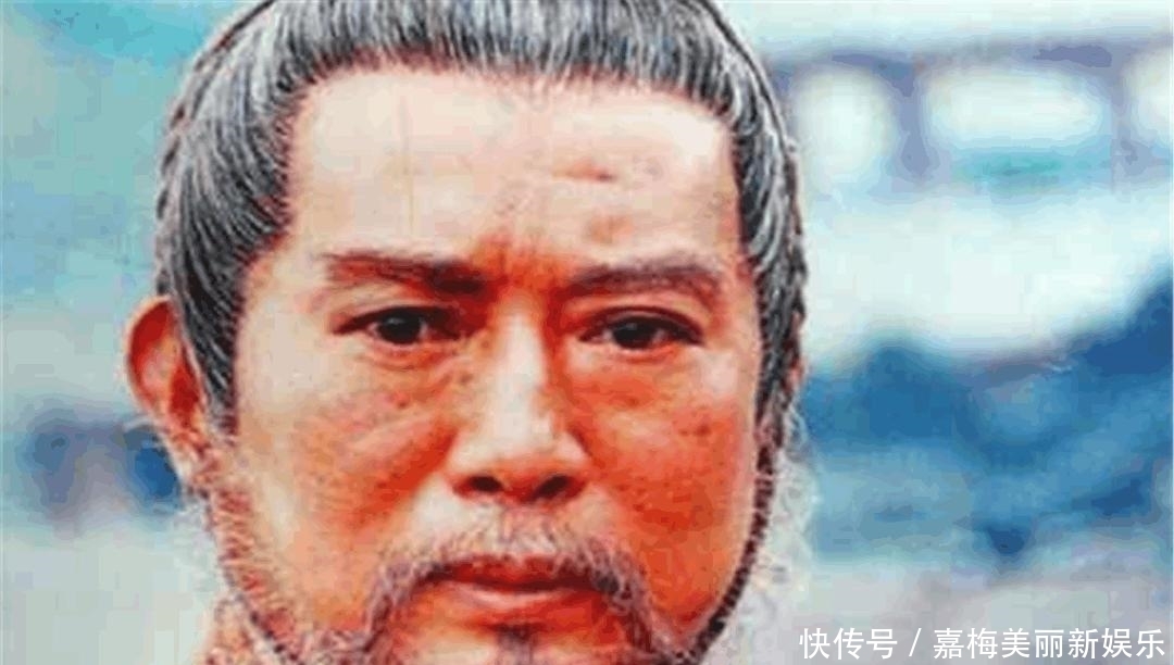  宴请|皇帝宴请大臣却不备碗筷, 大臣吃完后转身离开, 皇帝: 此人危险, 留不得!