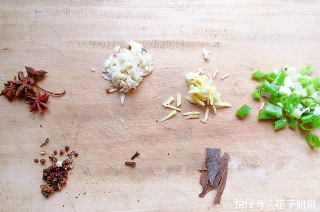 乌脚鸡|中伏,天热湿气重,这两搭配好下饭,鲜香不腥味道赞,做法也不难