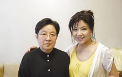 韦唯|出身军人家庭,打败毛阿敏韦唯,三登春晚成名,却遭遇丧夫之痛