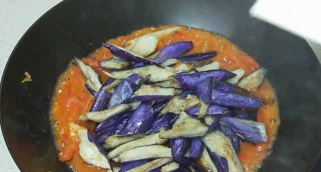 成本|茄子最好吃的做法,6元成本10分钟上桌,很多人没有吃过,太香了