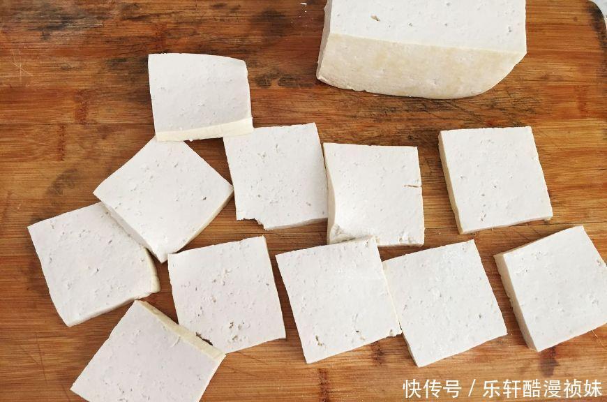 鲜嫩|煎豆腐的时候,千万别直接下锅煎,教你这一步,鲜嫩不碎不粘锅!
