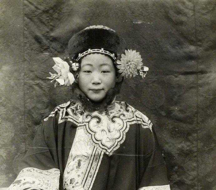 妇女|清朝真实格格老照片图4宫女美如画,图8妇女憨态可掬!