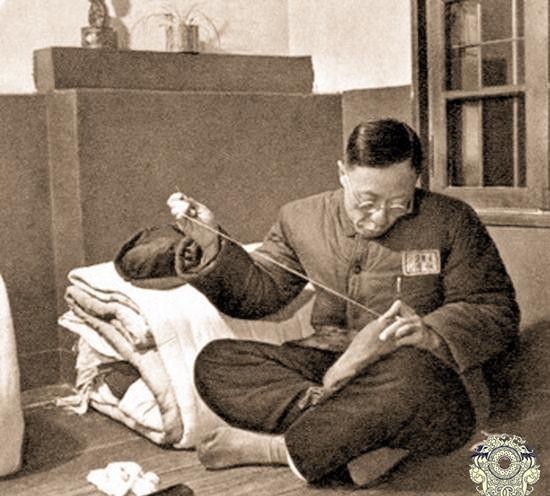 机场|末代皇帝溥仪的传奇一生：图5在机场被逮捕，图9特赦时泪流满面