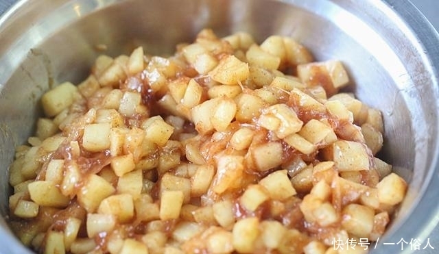 儿子|手抓饼做苹果派,简单又美味,儿子说:再也不用去必胜客了