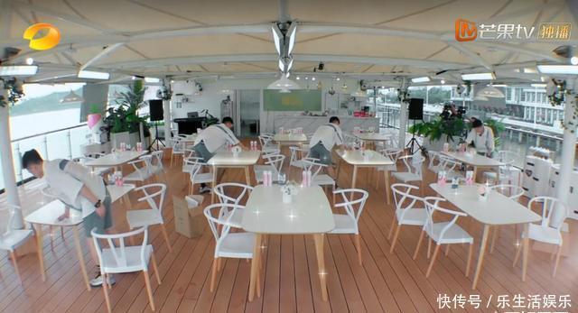 衣服|《中餐厅》赵丽颖房间乱被吐槽,冤吗?其实她可以学一下李浩菲