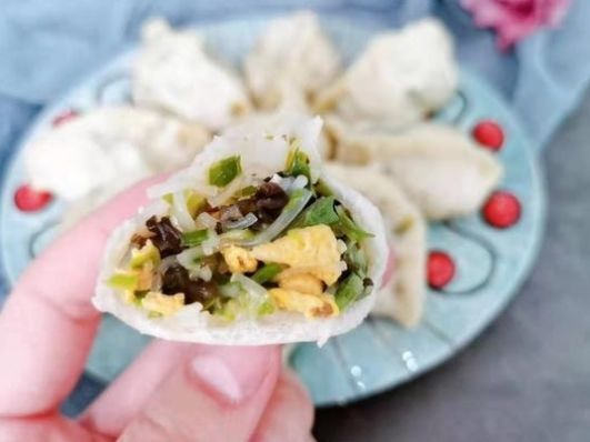  受欢迎|纯素馅饺子好吃有诀窍，调馅时加点它，又鲜又香，比肉饺子受欢迎