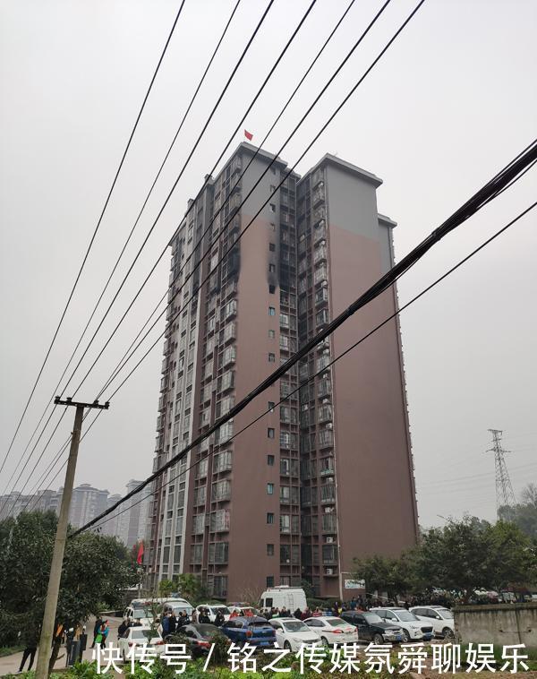  烧死|重庆大火：一家六口窗边绝望呼救3000秒，邻居“眼看他们被烧死”