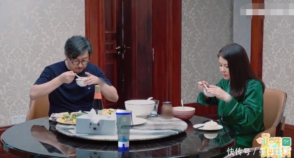 节目中|《哎呀好身材》王岳伦半夜偷吃猪蹄,李湘当场抓包,也是很搞笑了