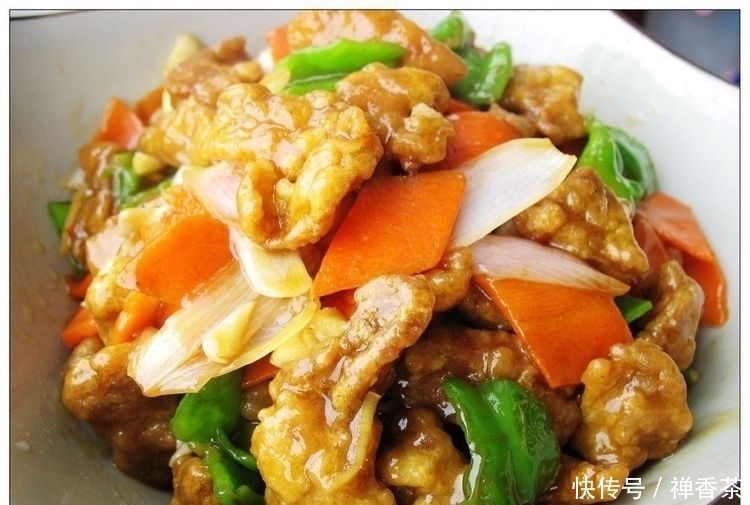 桌子|去东北小姨家“做客”,做了一大桌子的菜,吃两口就“撂筷”回家