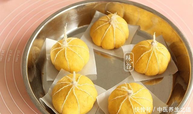 面粉|南瓜不煮粥,加点面粉做早餐,好看又营养,关键是孩子们都喜欢